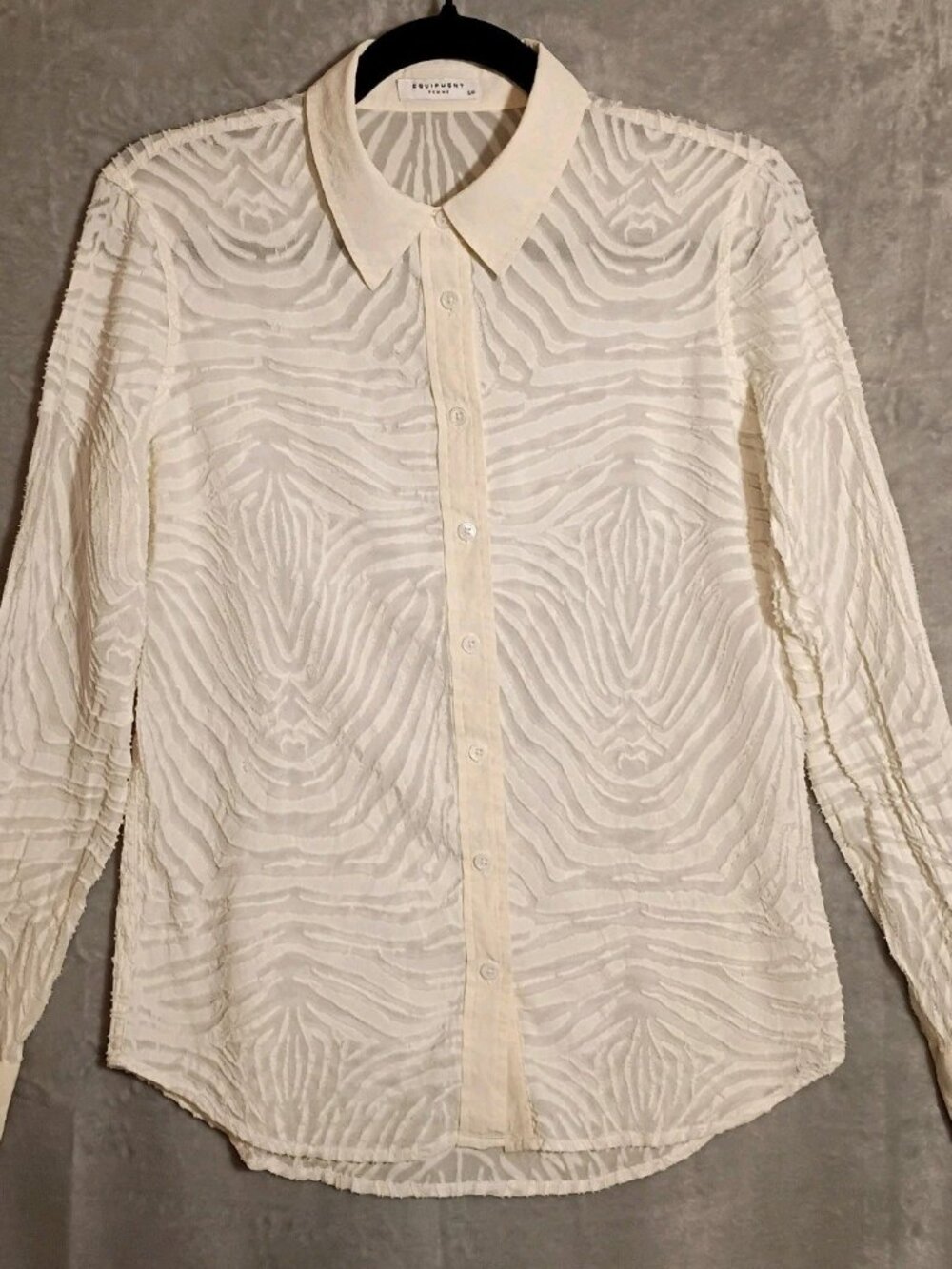 Equipment Femme Unique 100% silk Zebra Pattern Textured Button Up Blouse Sz S